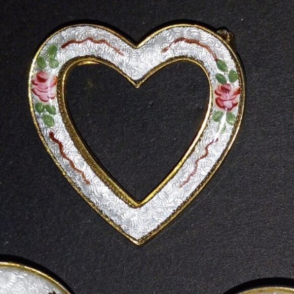 ⛱️ Vtg White & Pink Enamel 3 Piece Set in Gift Bag, Brooch + Button Earrings - Picture 3 of 8